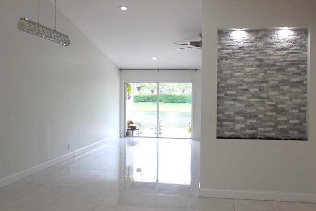 Building Photo - 1590 Orion Ln