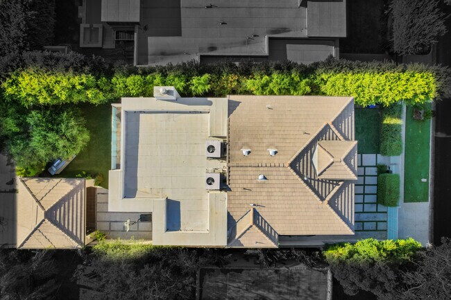 Aerial view - 841 N Crescent Heights Blvd