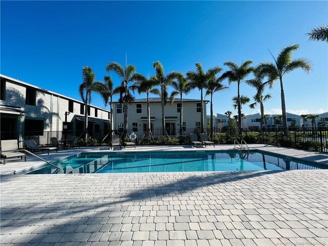 Building Photo - 3913 SE Mentmore Ln