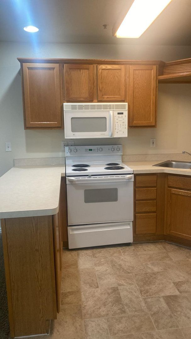 Building Photo - Great One Bedroom near Provo Rec Center, U...