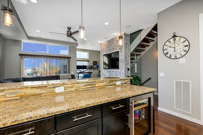 Building Photo - 18875 Riversouth Terrace