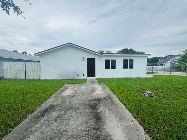 Building Photo - 18742 SW 113th Ave