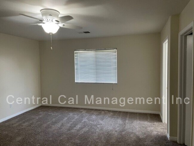Building Photo - 5 Bedroom, 2 Bath Home in Desired Northwest - $2895 Per Month!