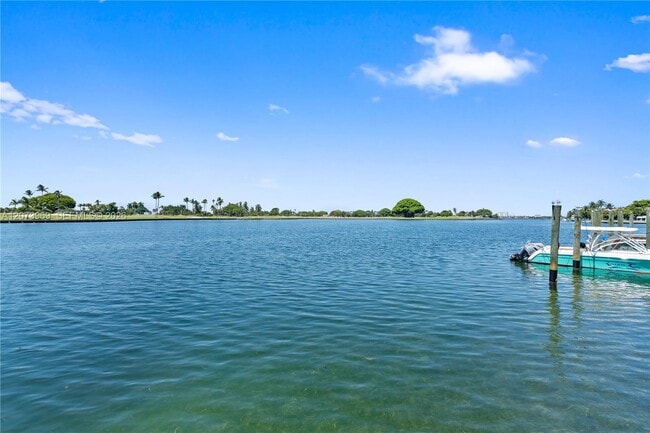 Building Photo - 9250 W Bay Harbor Dr