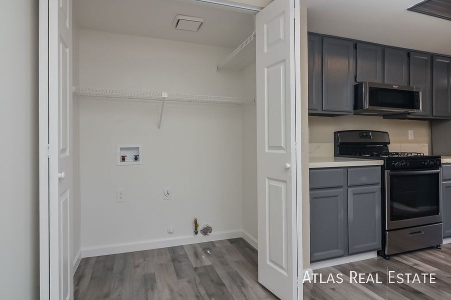 Building Photo - 549 Tabony Ave