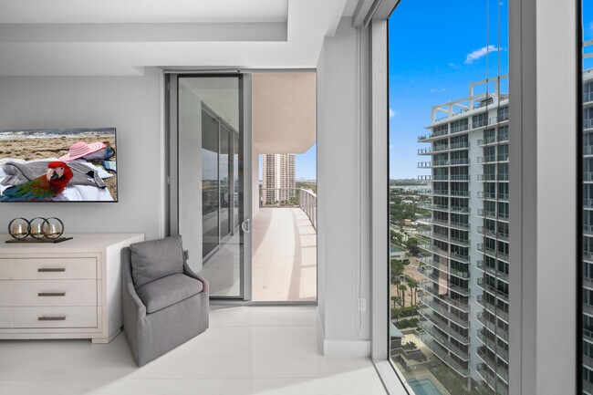 Building Photo - 3100 N Ocean Dr