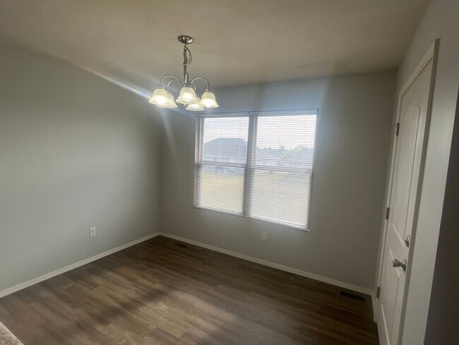 Building Photo - Sit Back, Relax. Your New home Awaits in R...