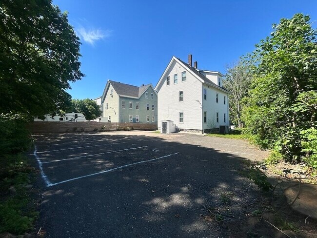 Building Photo - 35 Newcomb Pl