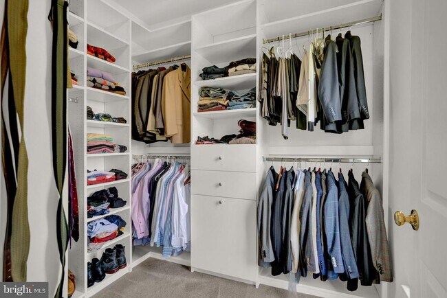 Building Photo - 2460 Eastbourne Dr