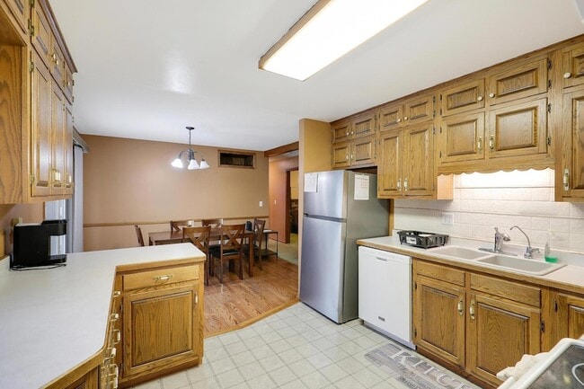 Building Photo - 11333 Welcome Ave N