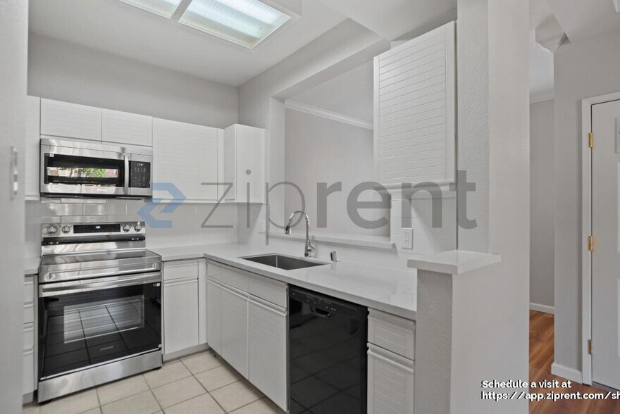 Building Photo - 7054 Dublin Meadows St