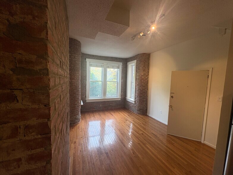 Living rm - 1308 Fairmont St NW