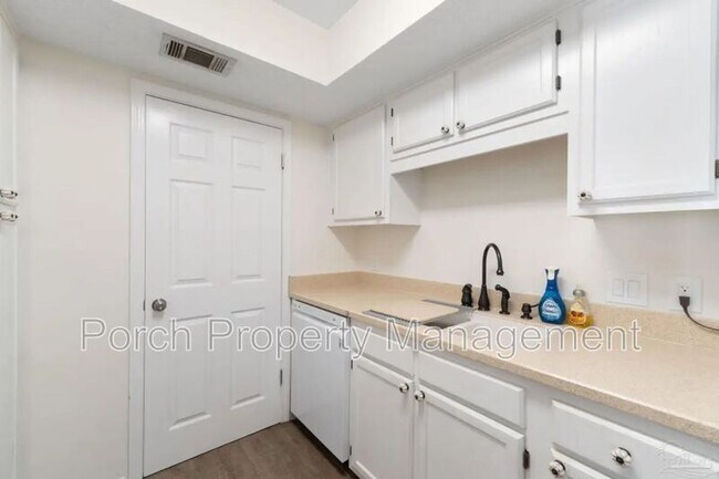 Building Photo - 7171 N 9th Ave