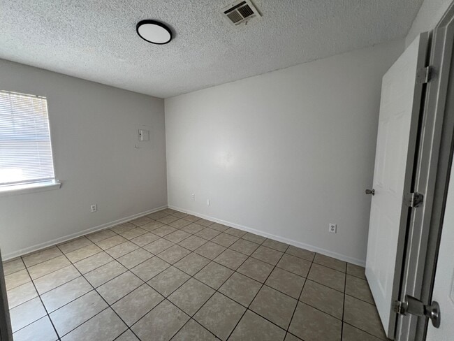 Building Photo - 103 Sweetbriar St