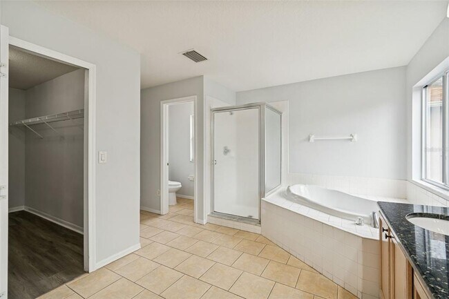 Building Photo - 18154 Sandy Pointe Dr