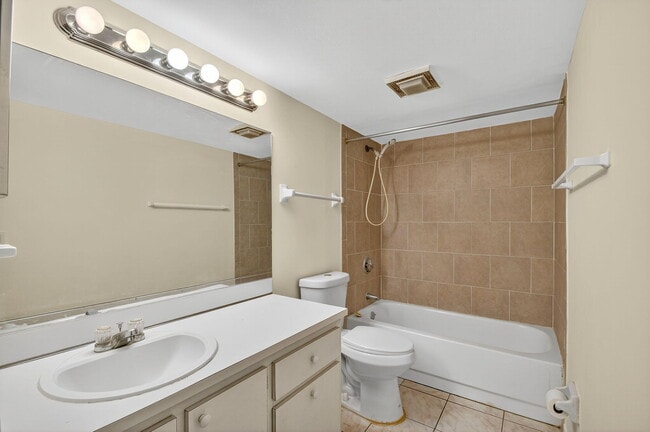 Building Photo - 2494 Waterside Dr