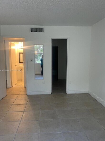 Building Photo - 1800 Sans Souci Blvd