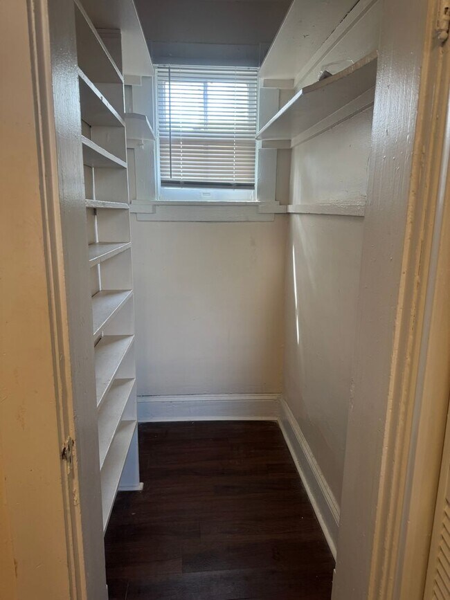 Building Photo - 2420 Barton Ave