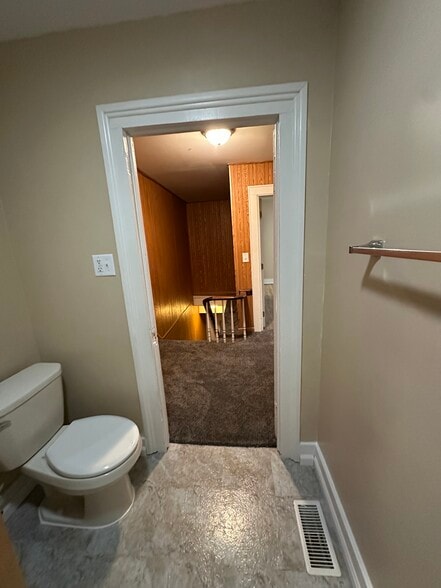 Building Photo - 711 Napoleon St