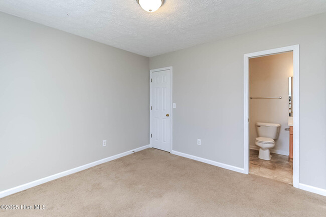 Building Photo - 105 Verona Dr