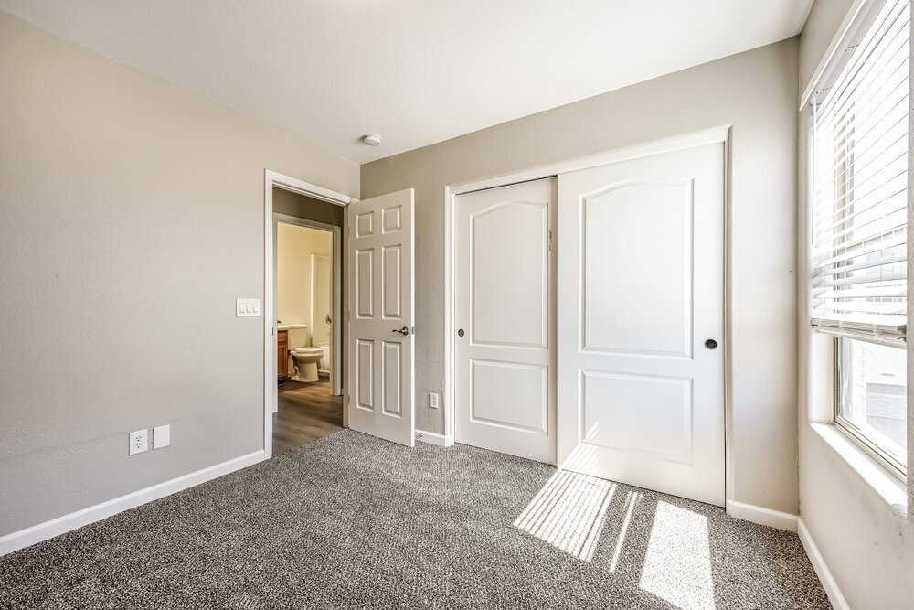 Building Photo - 2531 W White Feather Ln