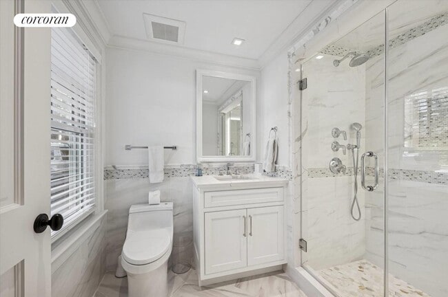 Building Photo - 30 Club Ln