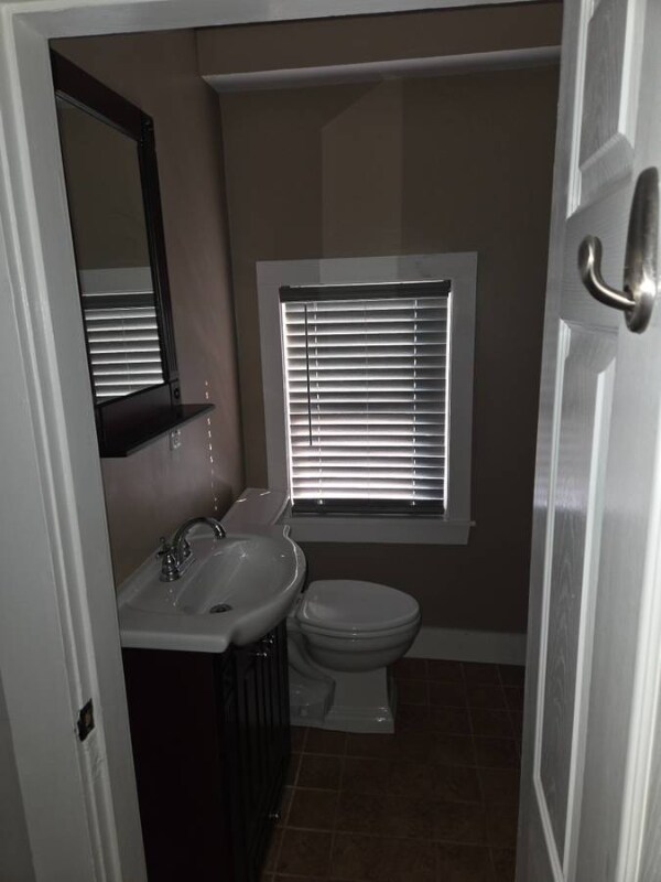 Building Photo - 26 1/2 Pearl St