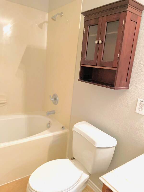 Building Photo - 604 Poncho Ln