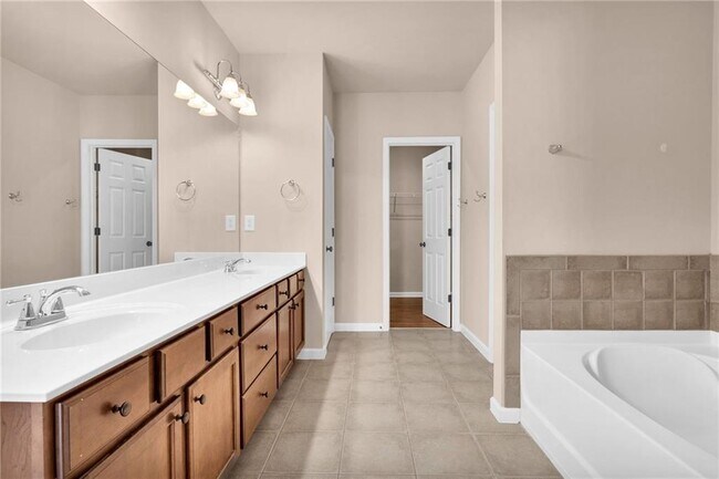 Building Photo - 5015 Hastings Terrace