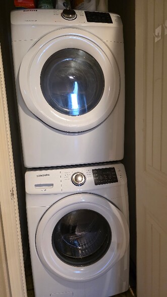 Building Photo - 4410 N Longview Ave