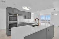 Building Photo - 529 S Flagler Dr