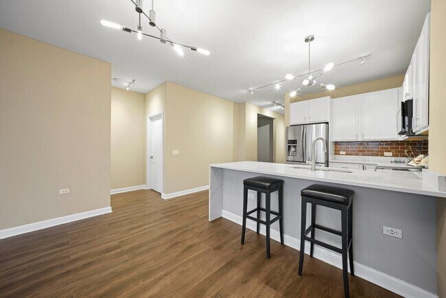 Building Photo - 1629 S Prairie Ave