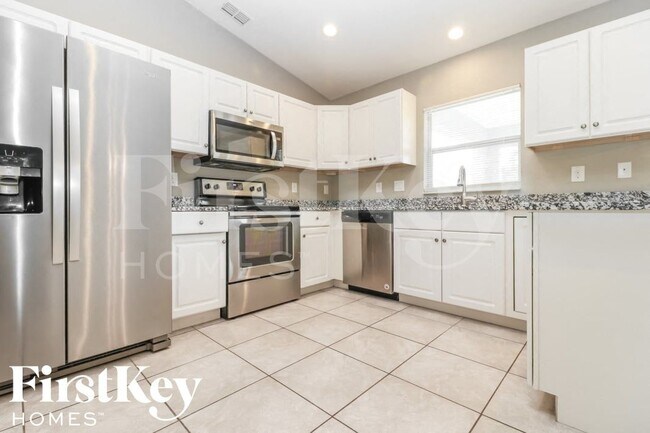 Building Photo - 10379 Grail Ave