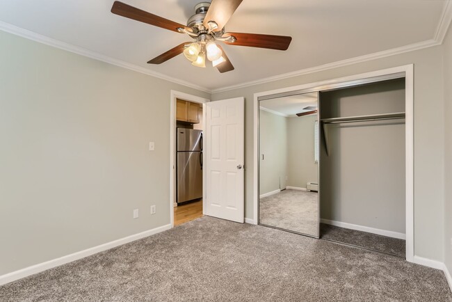 Building Photo - Location!!  Denver's Desirable Congress Pa...