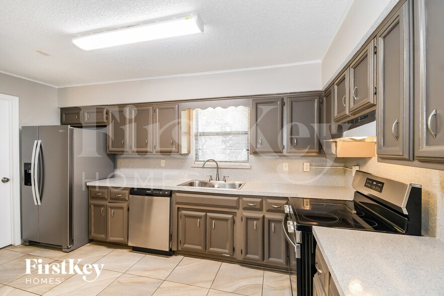 Building Photo - 2462 Ridgecrest Ave