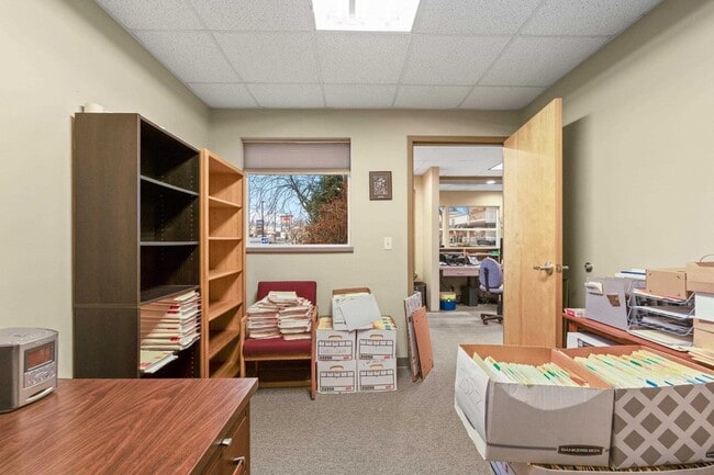 Building Photo - 107 E Holland Ave