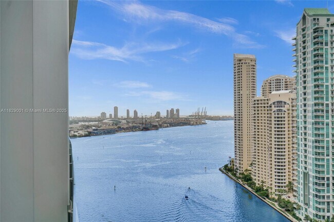 Building Photo - 300 Biscayne Blvd Way