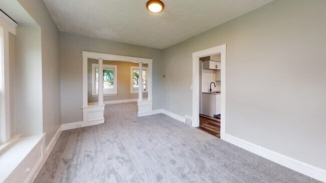 Building Photo - Old Brooklyn Area - 3 Bedroom Single Famil...