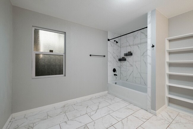 Building Photo - 323 Craigmont Ln