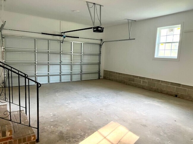 Building Photo - 4113 Canal Cir E
