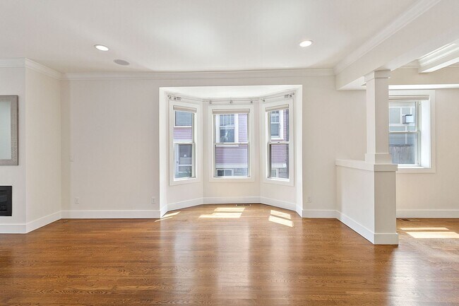 Building Photo - 3739 Hyde Park Ave