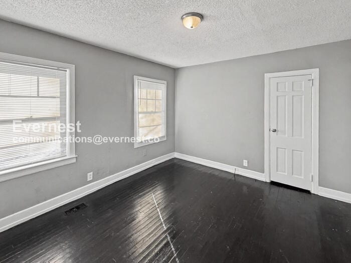 Building Photo - 1701 4th Ave W