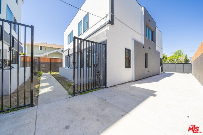 Building Photo - 4110 Normandie Ave