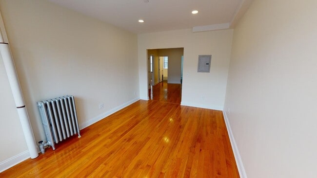 Building Photo - 123 Sutherland Rd