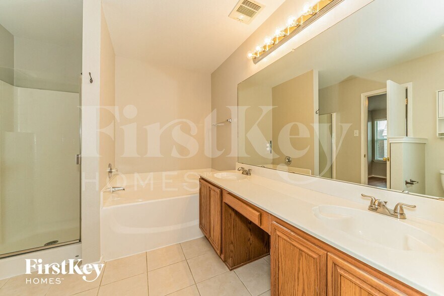 Building Photo - 207 Amherst Dr
