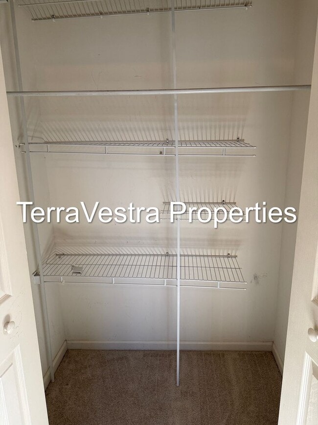 Building Photo - 101 N High St