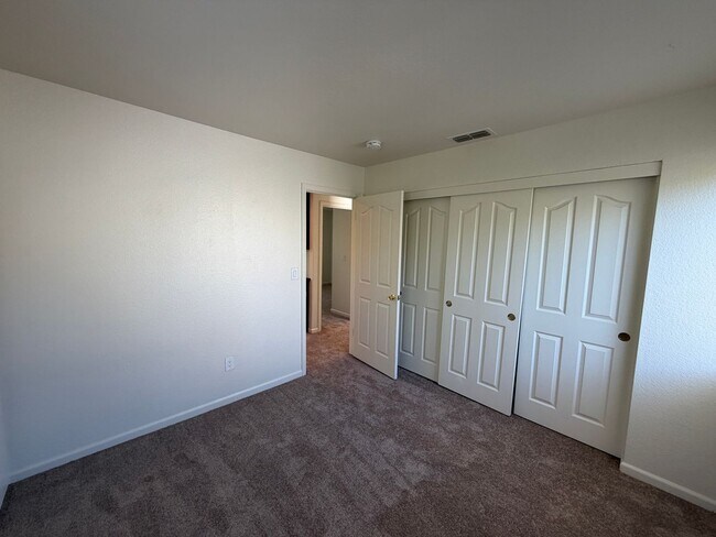 Building Photo - Large Corner Lot