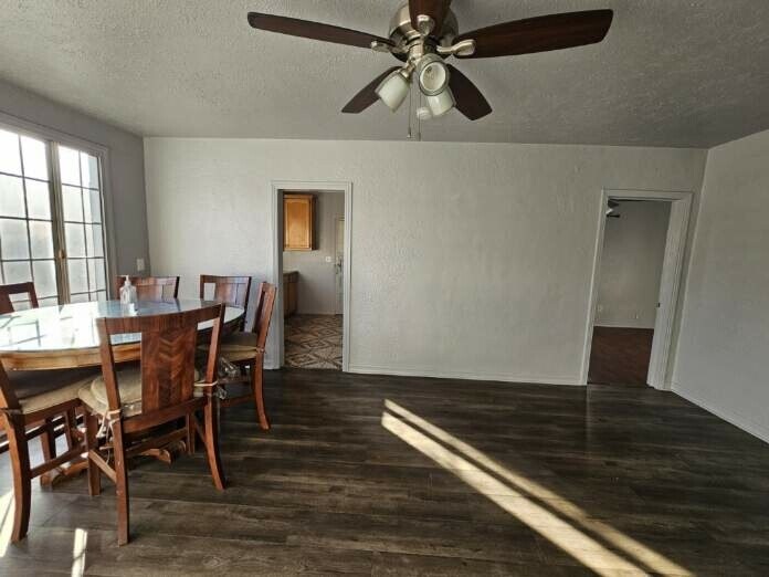 Building Photo - 1517 W 60th Pl