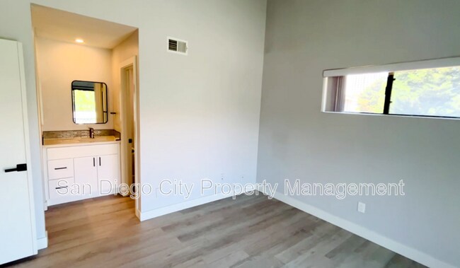 Building Photo - 4022 Mahaila Ave