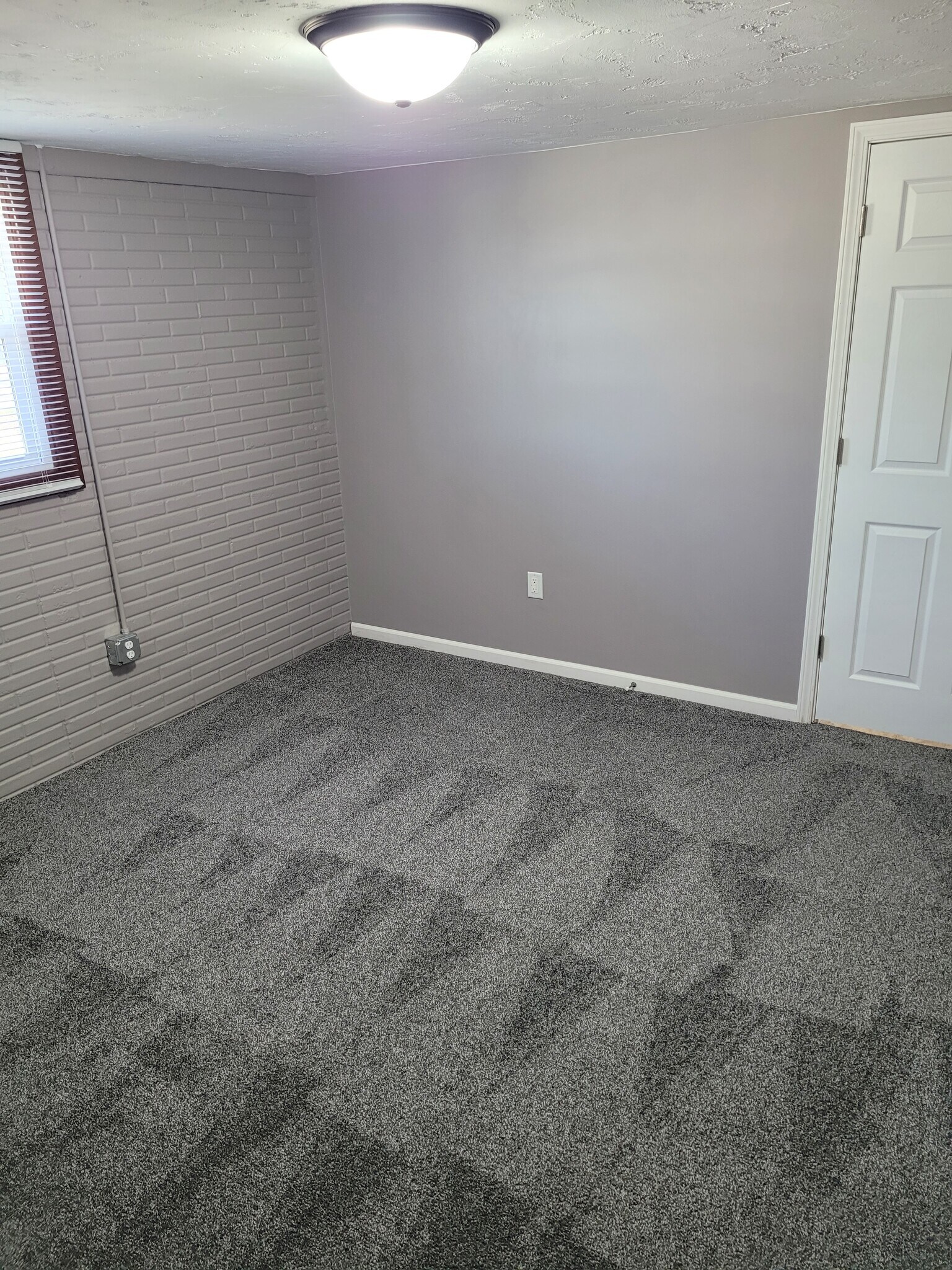 Building Photo - 4712 Western Ave